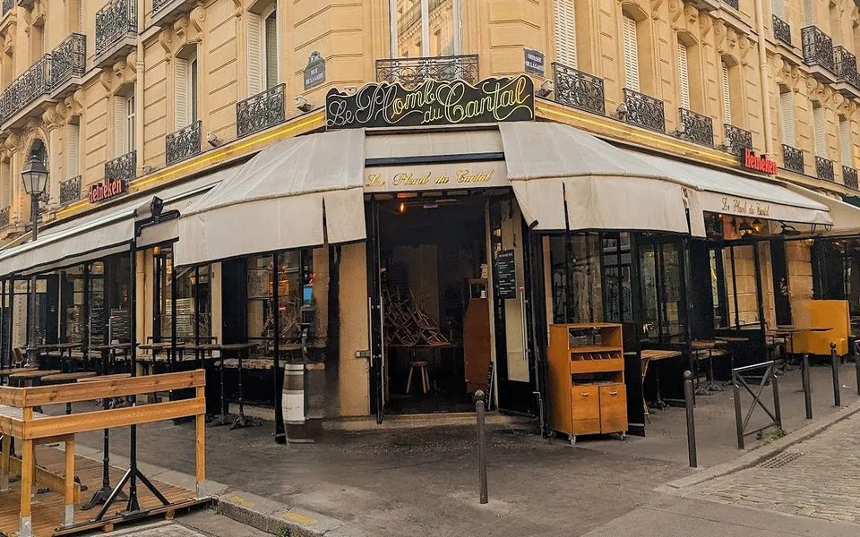 Façade du café Le Plomb du Cantal, rue de la Gaîté, Paris 14e